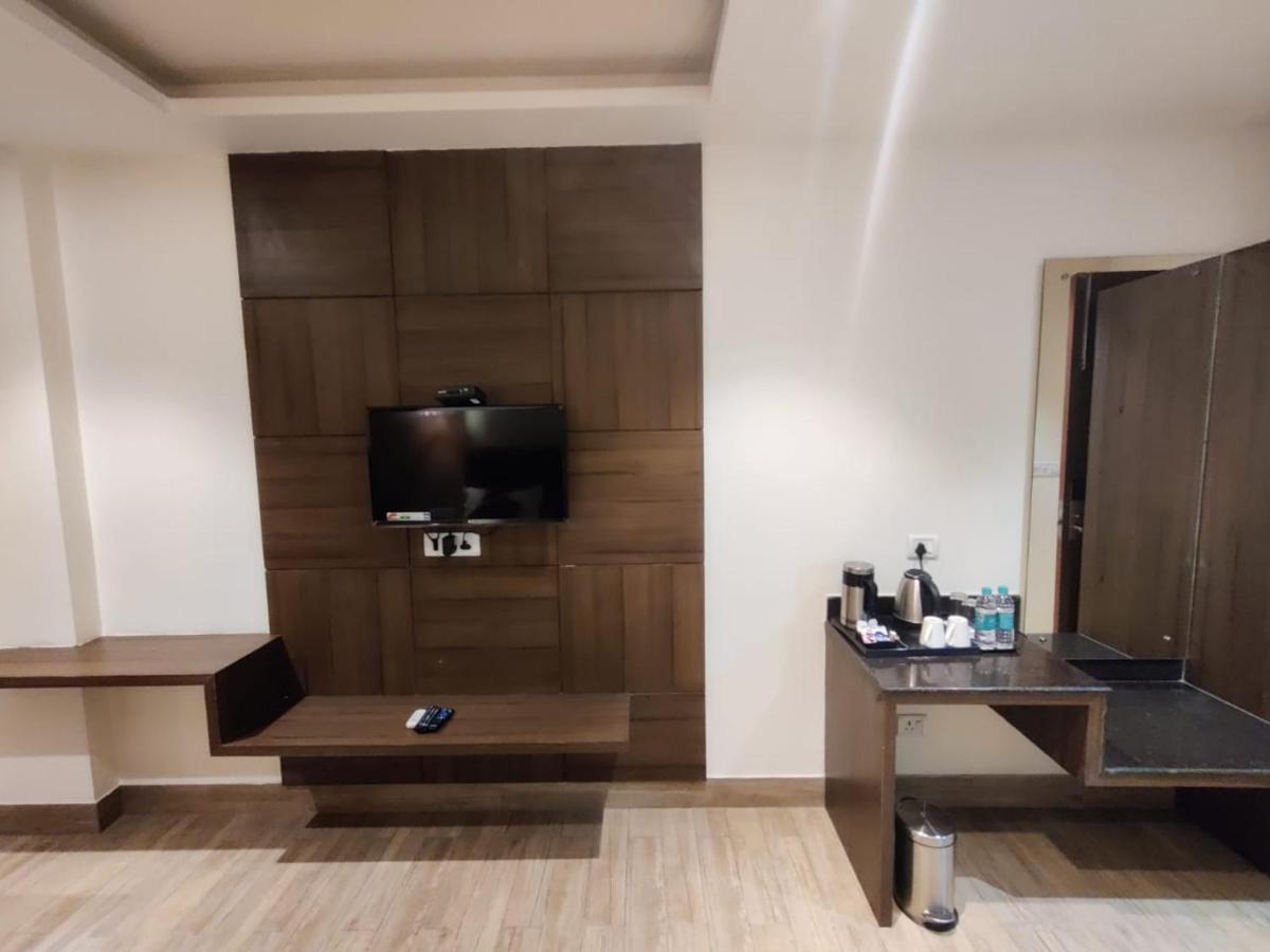 D Silverleaf Hotel Lucknow
