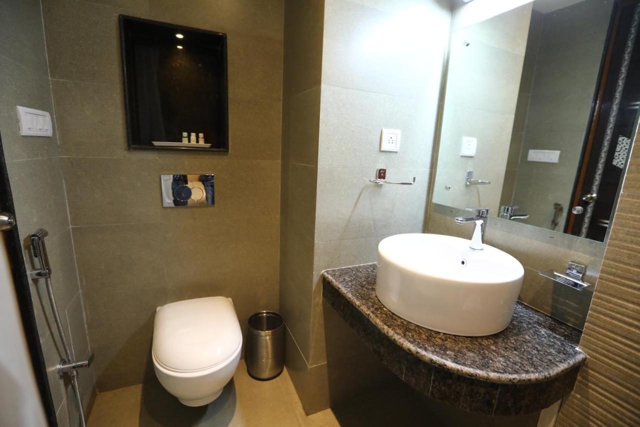 D Silverleaf Hotel Lucknow